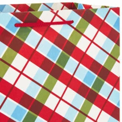 Hallmark Assorted Sizes And Designs 18-Pack Christmas Gift Bags 13 Hallmark Assorted Sizes And Designs 18-Pack Christmas Gift Bags -Hallmark 18 Assorted Sizes and Designs Christmas Gift Bags 5XGB1409 06